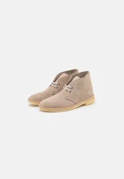 Clarks Originals DESERT BOOT - Sportlicher Schnürer - Sand -Modekleidung 04e0baa819d1412aa408d6aca85cf032