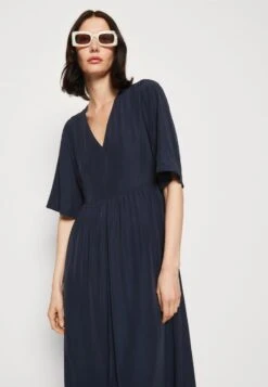 Marc O'Polo DRESS FEMININE SHAPE V NECK WING SLEEVES - Maxikleid - Deep Blue Sea -Modekleidung 0834b5c6fd604b1899fbdf952f2638ff