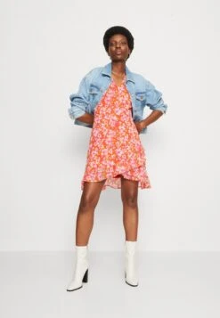 Anna Field VOLANT SHORT DRESS - Freizeitkleid - Red/multicoloured -Modekleidung 1b1902792de44e1c8fba589ec89b4065