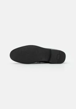 Pier One Slipper - Black 12 Pier One Slipper - Black -Modekleidung 258ac2347fc244678f553ccee6f2345d