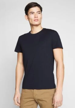 Pier One 2 PACK - T-Shirt Basic - White/dark Blue 10 Pier One 2 PACK - T-Shirt Basic - White/dark Blue -Modekleidung 29e824f9825c4b58be6620e83ee4ac6b