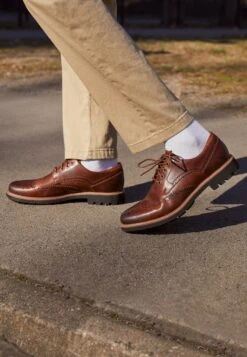 Clarks BATCOMBE WING - Schnürer - Brown -Modekleidung 32d37a67456c4d6493c65b01da7a1bf1