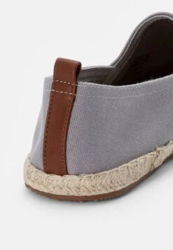Pier One RENA ESPADRILLE UNISEX - Espadrille - Light Grey -Modekleidung 42d2421a7d9a4236aff6d97b980fd1f5