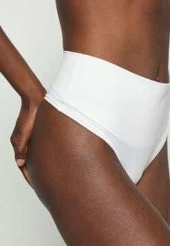 Spanx COTTON COMFORT THONG - String - White -Modekleidung 45d6754fcd2a476688f498cd73a16137