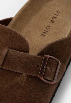 Pier One LEATHER UNISEX - Clogs - Brown 13 Pier One LEATHER UNISEX - Clogs - Brown -Modekleidung 47364cdc1dcd4794860a5f6810594e6c