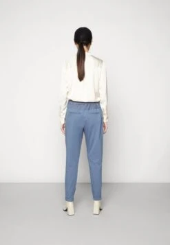 Kaffe JILLIAN BELT PANTS - Stoffhose - Vintage Indigo -Modekleidung 51aba4c9d6d94e83b08df62648fd6621