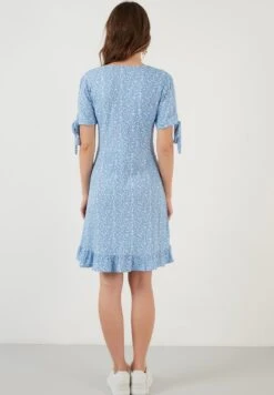 LELA FLORAL RUFFLE DETAIL - Freizeitkleid - Baby Blue 10 LELA FLORAL RUFFLE DETAIL - Freizeitkleid - Baby Blue -Modekleidung 62cc863f67e24bcaab8be6c6b9bd12e5