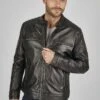 Bugatti MIT STEHKRAGEN UND DRUCKKNOPFRIEGEL - Lederjacke - Schwarz 1 Bugatti MIT STEHKRAGEN UND DRUCKKNOPFRIEGEL - Lederjacke - Schwarz -Modekleidung 6a2726c203534f0896f3940d5f4c7fad