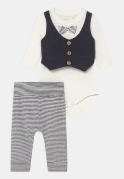 Next SMART 4 PIECE SHIRT BODY, BOW TIE, TROUSERS AND BRACES SET - Gürtel - Mink Brown 12 Next SMART 4 PIECE SHIRT BODY, BOW TIE, TROUSERS AND BRACES SET - Gürtel - Mink Brown -Modekleidung 9fd77a7b59654526af68f94fea64dcda