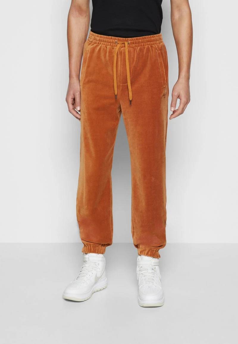 Sean John SCRIPT LOGO ESSENTIAL - Jogginghose - Cognac 6 Sean John SCRIPT LOGO ESSENTIAL - Jogginghose - Cognac – Bild 4