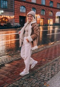 Pier One Umhängetasche - Dark Brown 13 Pier One Umhängetasche - Dark Brown -Modekleidung c77830cbab5b4ebbac27d65e9d5a155c