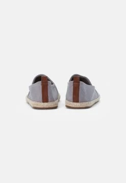 Pier One RENA ESPADRILLE UNISEX - Espadrille - Light Grey -Modekleidung fe23b761b30844ac92e7eccfef327beb