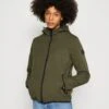 Pier One Regenjacke / Wasserabweisende Jacke - Olive -Modekleidung fe480f914e9c4189ab8273cc70688356